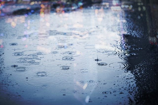 平塚市　巻き爪　雨